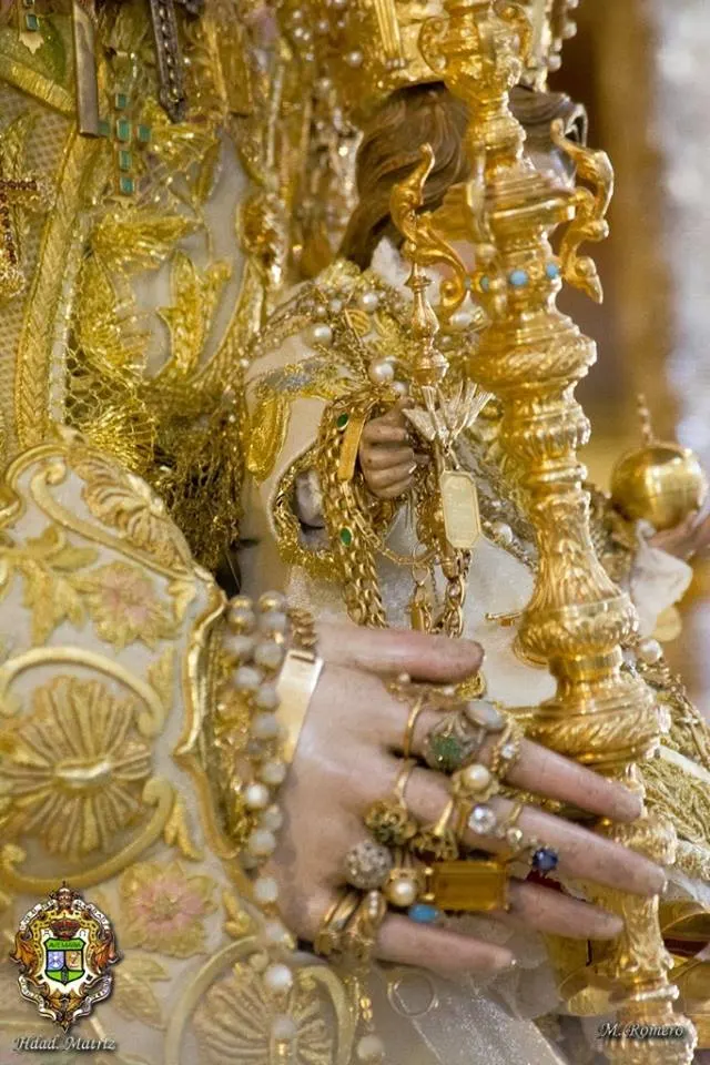 Nuevo traje Virgen 2015-112650