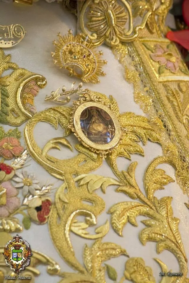 Nuevo traje Virgen 2015-224229