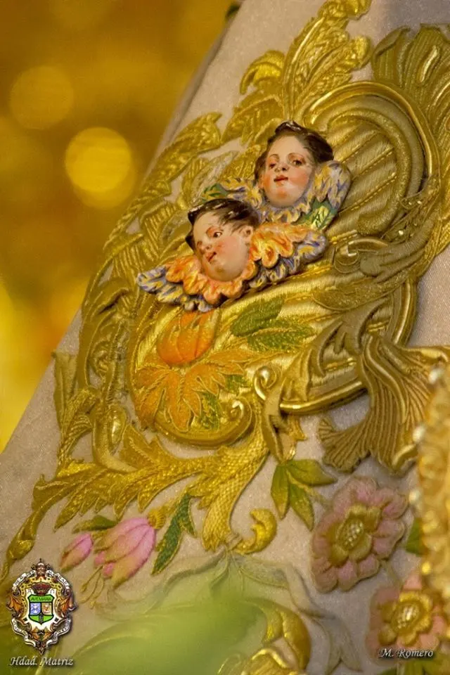 Nuevo traje Virgen 2015-988530