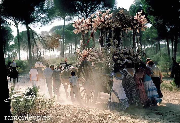 -hermandad-rociana-rocio-virgen-ramon-leon-fotografia-andalucia