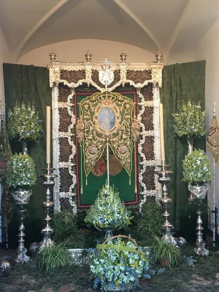 Triana altar en la aldea