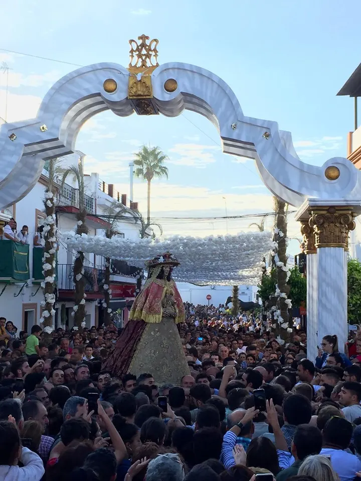 la virgen del rocio en Almonte traslado 2019-7