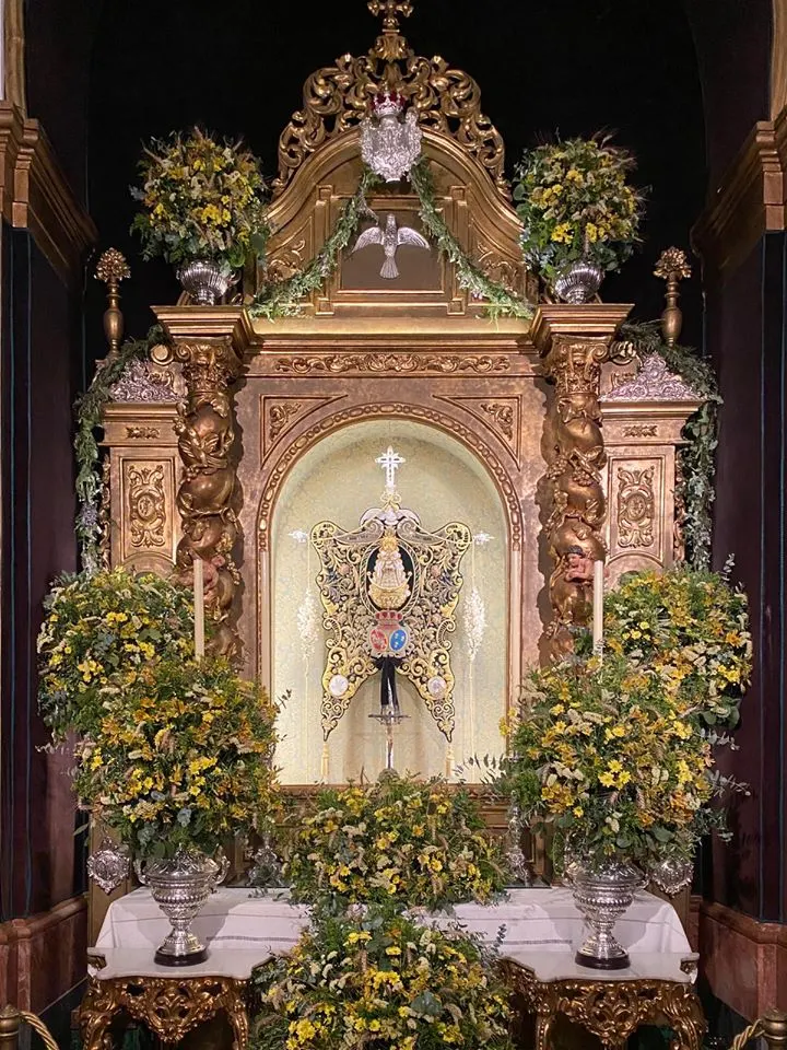 dos hermanas altar rocio 2020