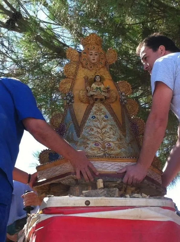 4054-retirada-virgendelrocio-gines.jpg