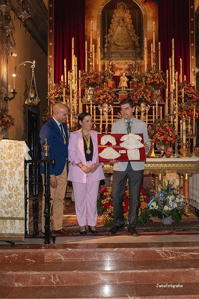 Rocio emigrantes regalo al Pastorcito