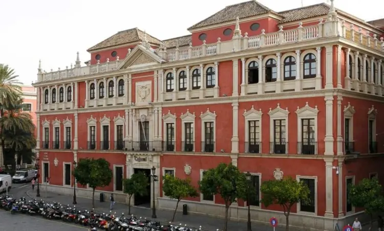 fachada-sede-fundacion-cajasol-sevilla-plaza-san-francisco-3-1080x675-1-780x470
