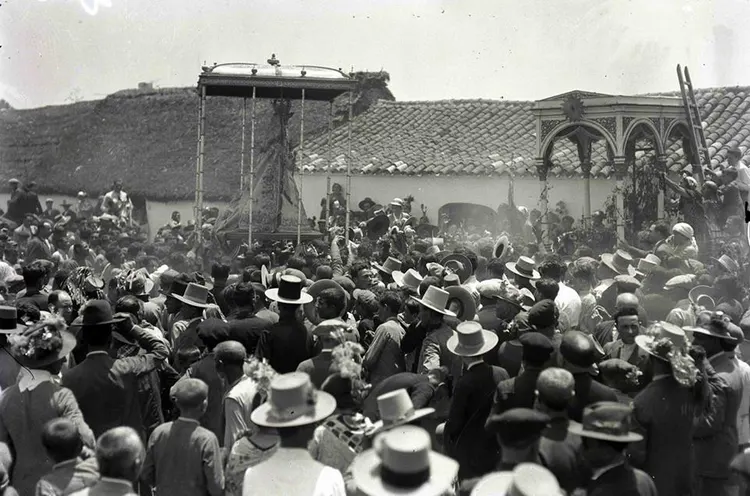 Procesion-anos-20-Fernando-Carmona