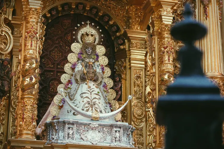 Virgen en camarin 2017