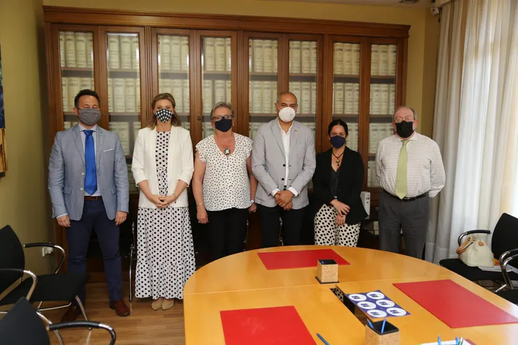Hermandad de Emigrantes - Firma del acuerdo financiero con Banco Sabadell-1