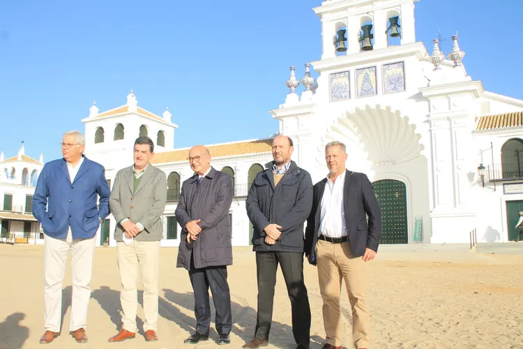 iluminacion exterior e interior del santuario del rocio-2