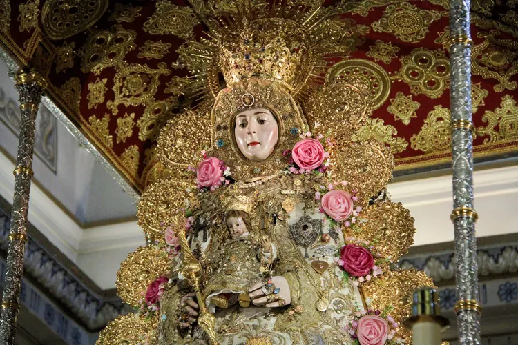 Virgen rocio en sus nuevas andas 2022-1