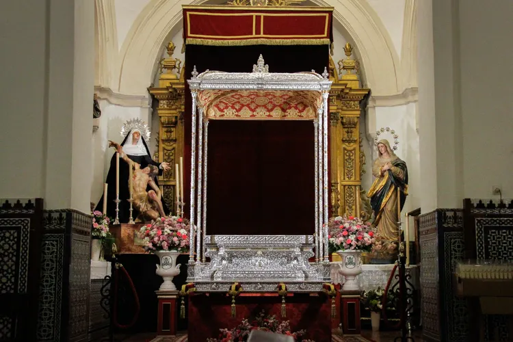 nuevas andas de la Virgen del Rocío ya están en Almonte-2