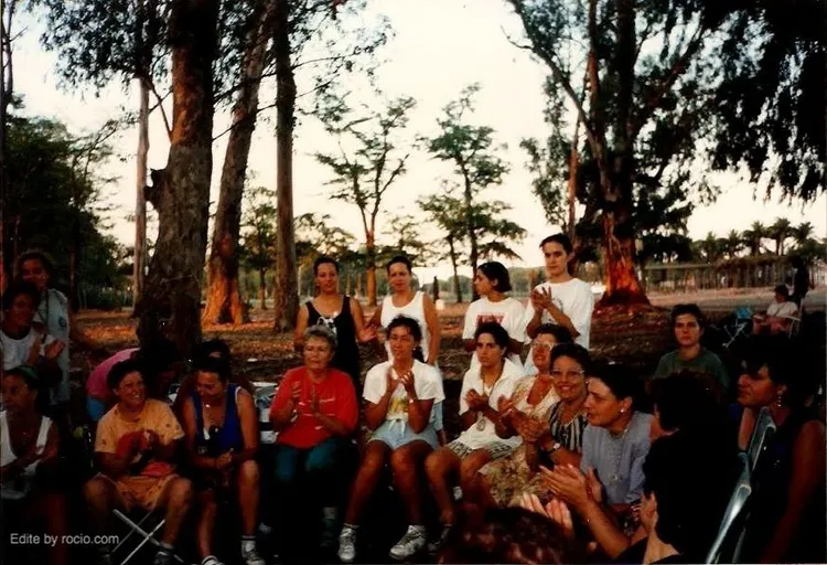 mujeresalrocio.jpg