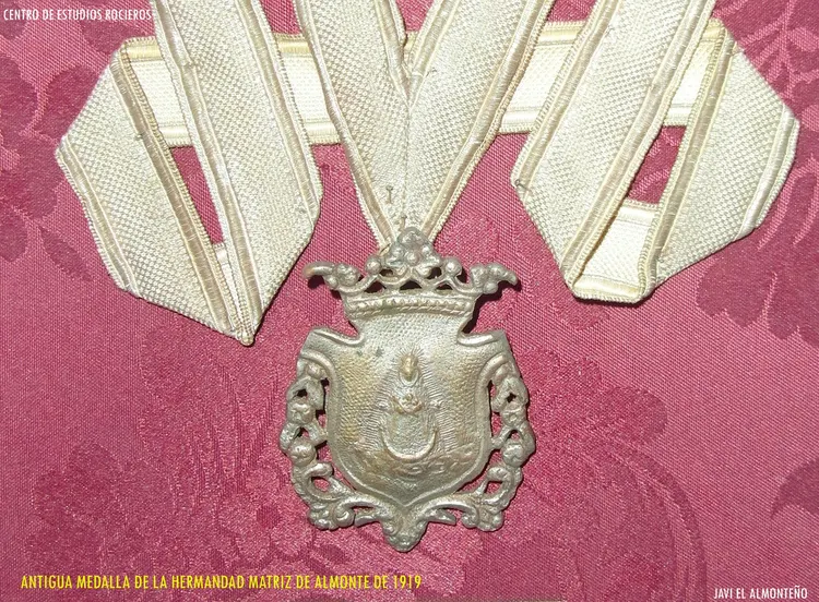 antigua medalla de la matriz rocio 1919