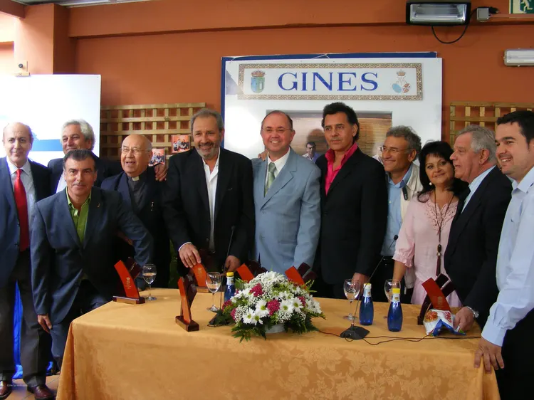 2078-homenaje-amigos-gines.jpg