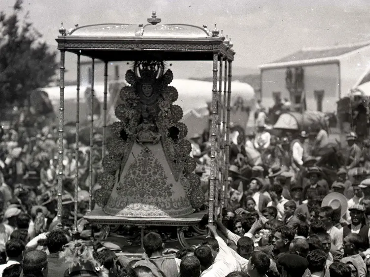 Virgen del Rocío en procesión pentecostés
