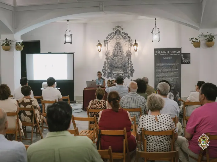 DIÁLOGOS DE VERANO - Conferencia de la arquitecta municipal-1