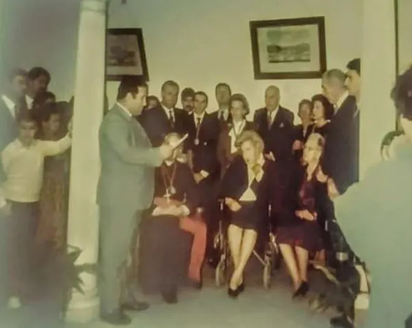 El alcalde de Villamanrique, D. Manuel Béjar González, dirige unas palabras de bienvenida a S.A.R. Doña Maria de las Mercedes de Borbón y Orleans