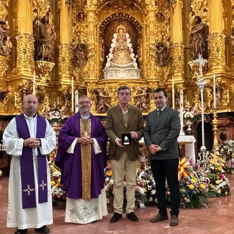 rocio san fernando broche a la virgen-2