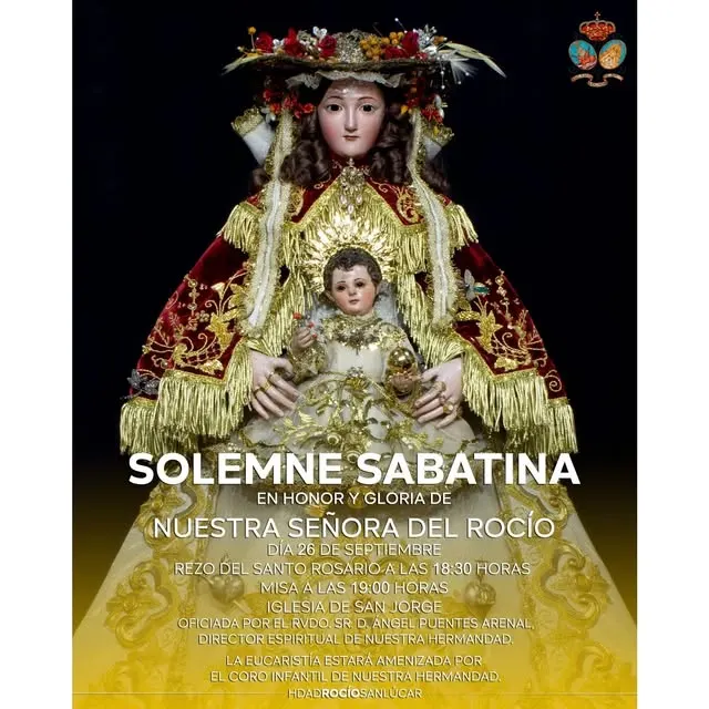 Imagen de la Virgen del Rocío vestida con manto rojo y dorado, sosteniendo al Niño Jesús con corona y ropajes ornamentados