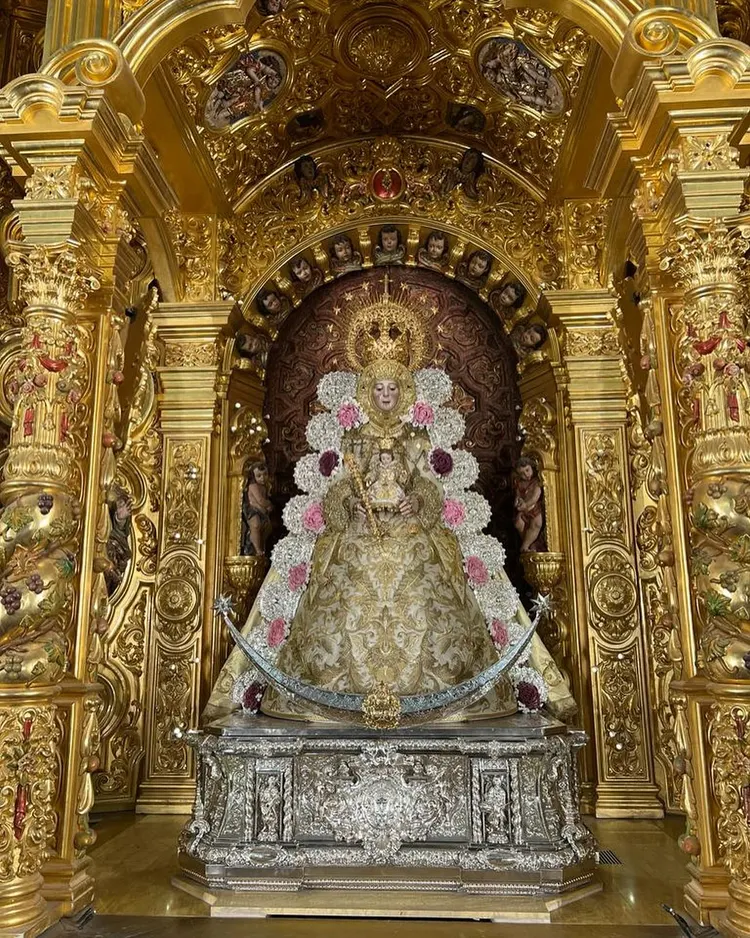 virgen rocio en su camarin enero 2024-1
