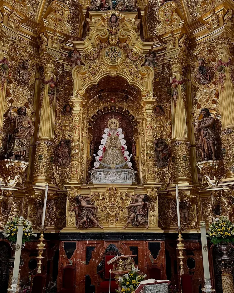 virgen rocio en su camarin febrero 2025-2