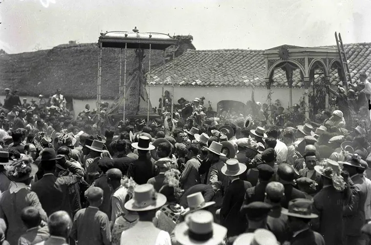 Procesion-anos-20-Fernando-Carmona
