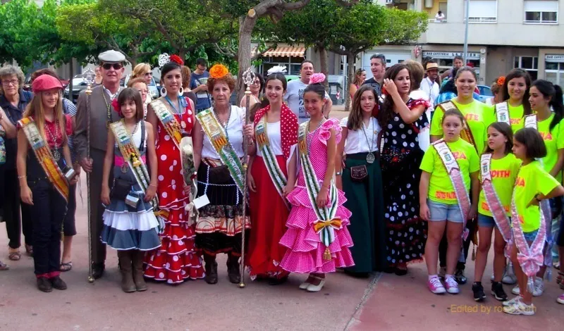 5414-benicarl-Nuestros Cargos , con la Reina de Fiestas y su Corte, y las Falleras Mayores de Benicarló