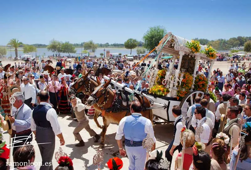 hermandad-bonares-rocio-virgen-ramon-leon-fotografia-andalucia