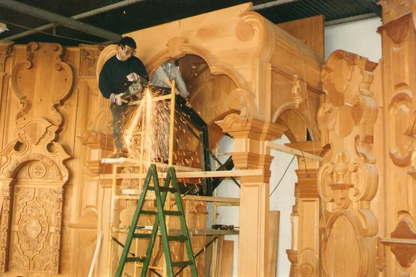 Retablo mayor y Virgen del Rocío en el santuario