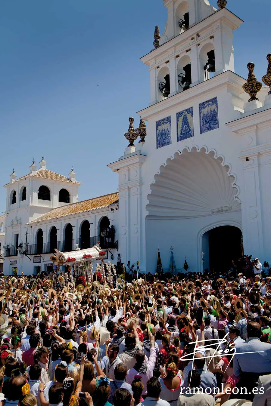 -hermandad-triana-rocío-virgen-ramon-leon-fotografia-andalucia