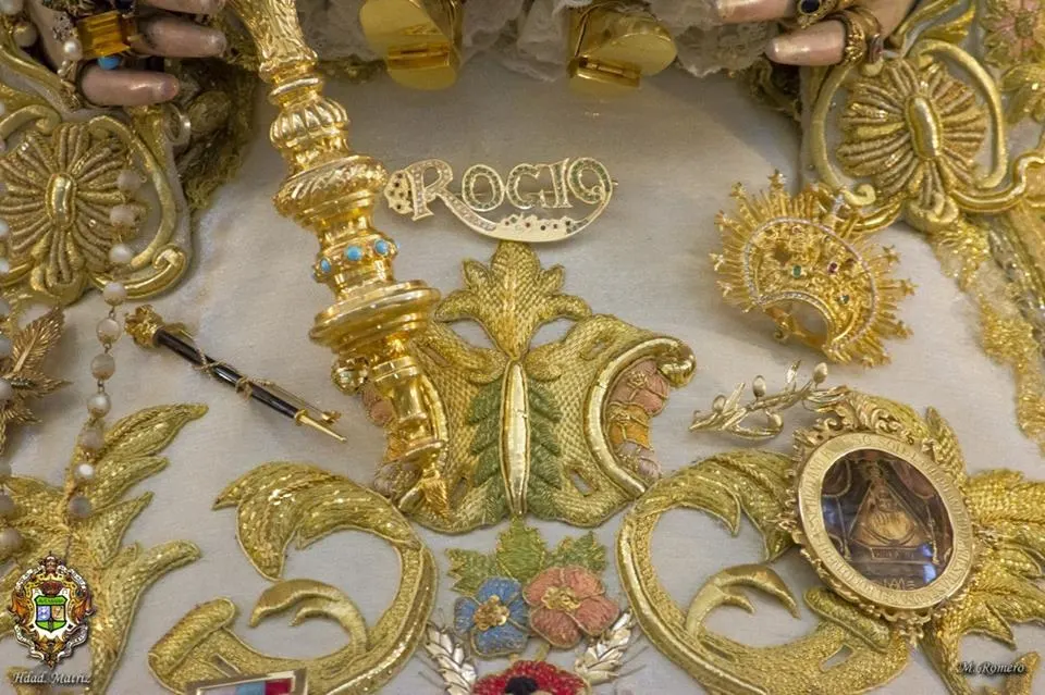 Nuevo traje Virgen 2015-116726