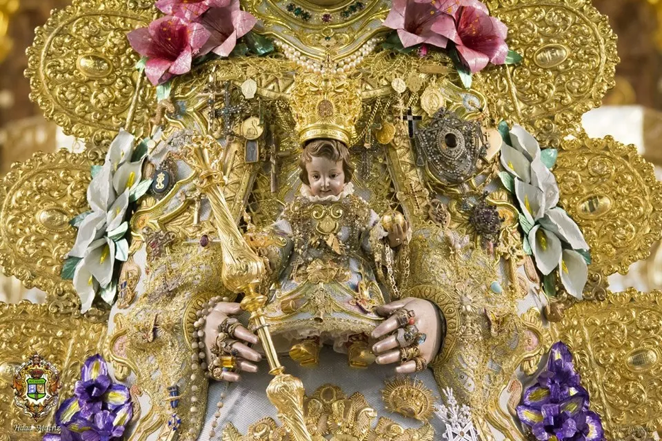 13-Virgen rocio preparada para romeria 2019-1