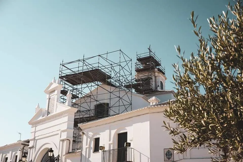 reposición de la cerámica santuario rocio-1
