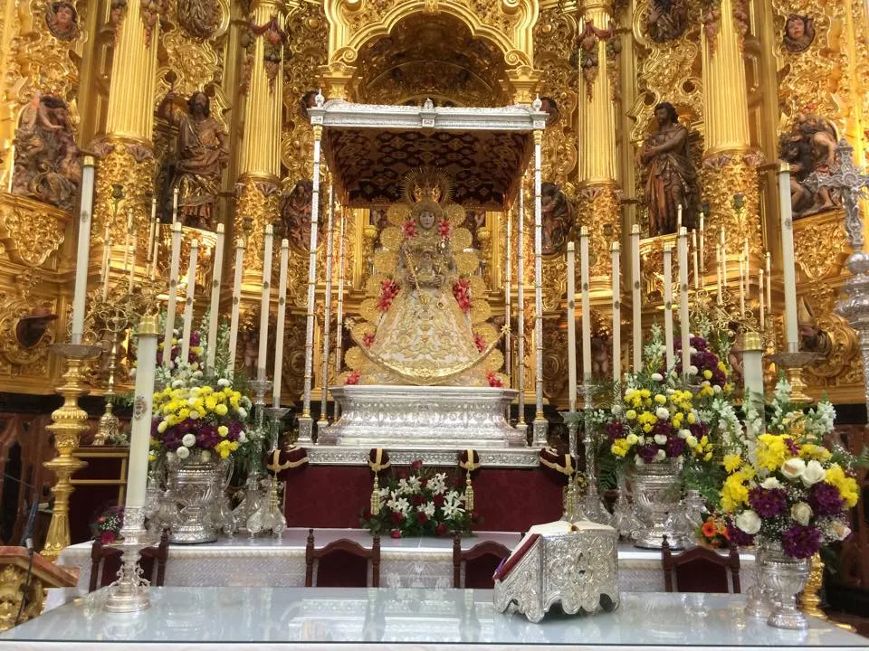 Nuevo traje Virgen Rocio mayo 2015-7