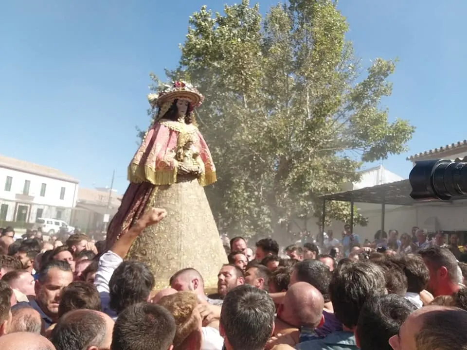 la virgen del rocio en camino traslado 2019-134