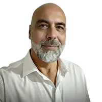 Retrato profesional de Andrés Ramírez Lería