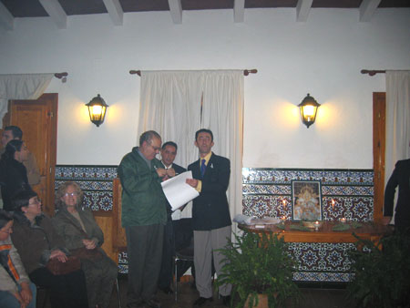 Entrega del Pin a Don Diego Capado