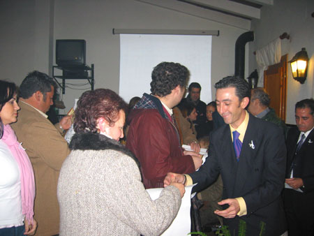 Entrega del Pin a Carmen, la Camarista de Ntra. Sra.
