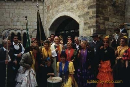 El Obispo con la Hdad.