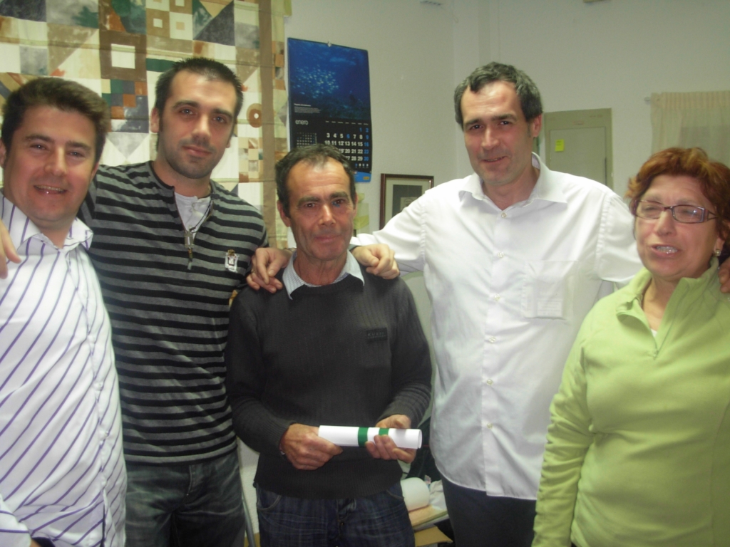 Antonio García Mancheño, Rociero 2011 con su esposa Dolores y la Junta Directiva.