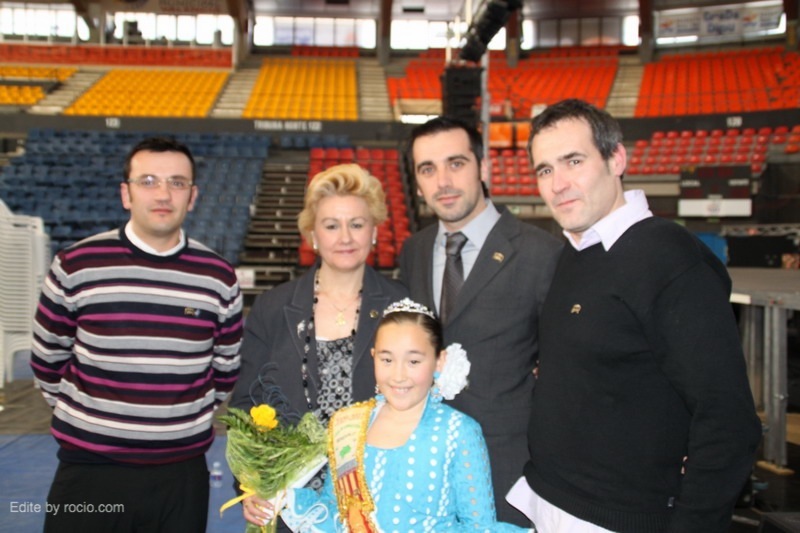 Puri Torres, Rociera 2011 con la Reina infantil y la Junta Directiva