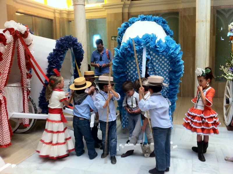 En el patio de la Casa de la Provincia