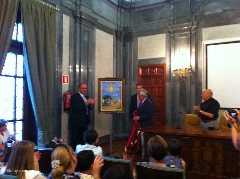 El Hno.Mayor descubriendo el cartel