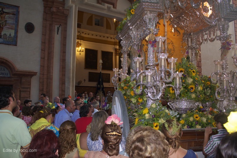 La Hdad.del Rocío de la Macarena en la Capilla de Monserrat