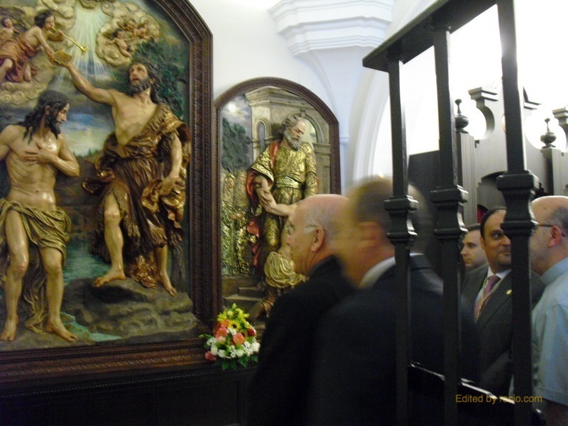 Monseñor Vilaplana, visita previamente la Capilla Penitencial