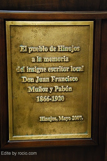 Detalle de la placa del monumento