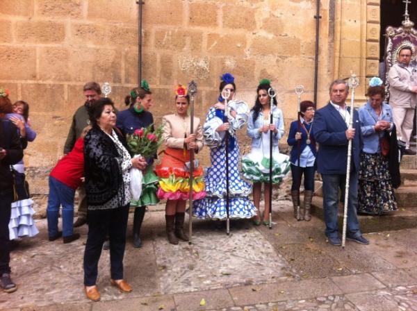 Representantes de Hermandades acompañando la salida de la Hdad