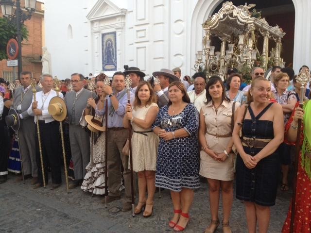 Una representación municipal recibe a la Hermandad del Rocío de Isla.