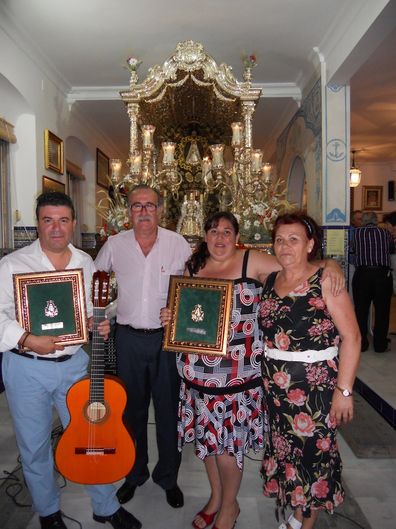 Noemí junto a Nacho Vinagre y nuestro Presidente después de interpretar la Salve.
